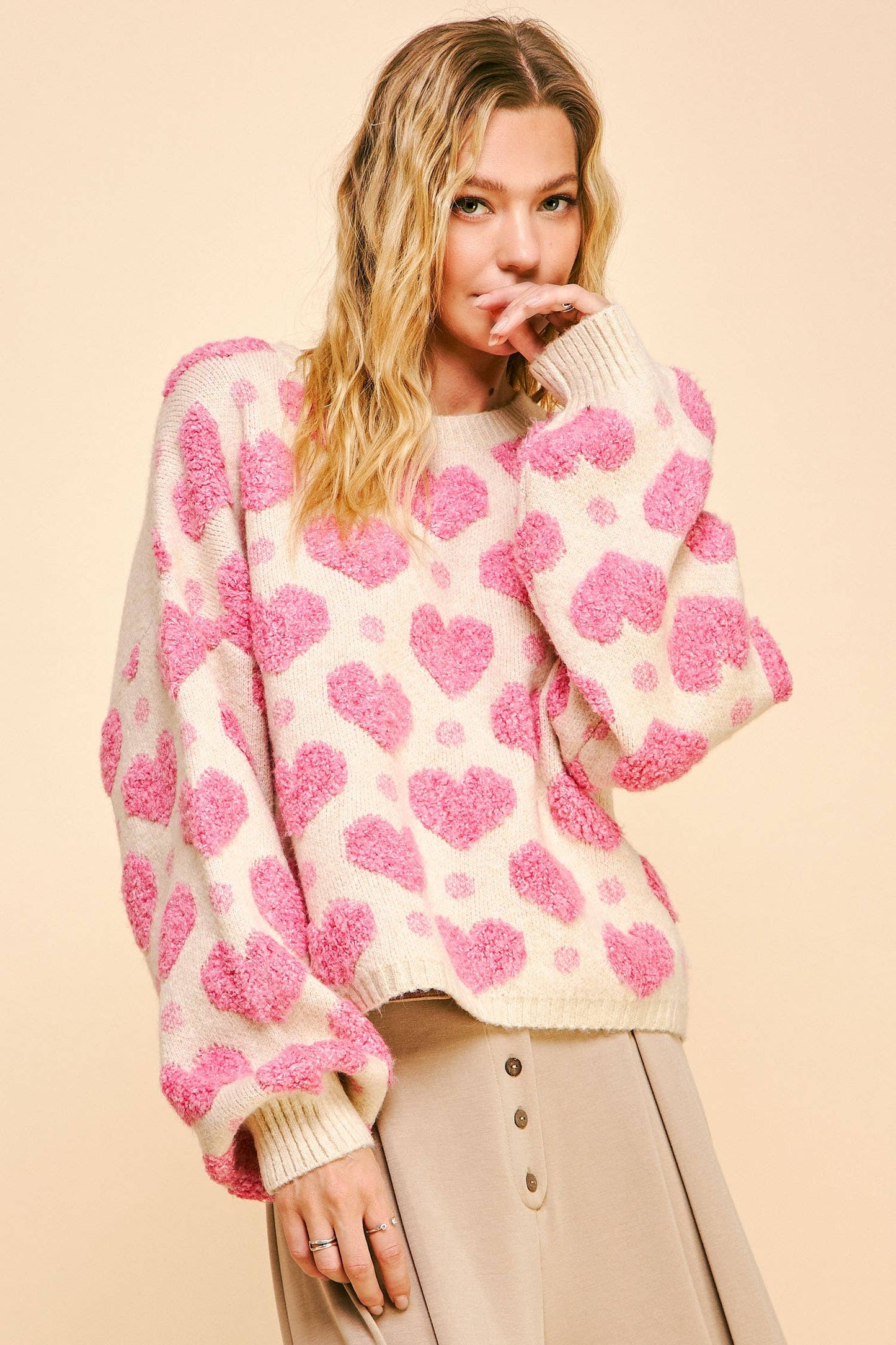 TEXTURED HEART LOOSE FIT LONG SLEEVE KNIT SWEATER: Pink / S